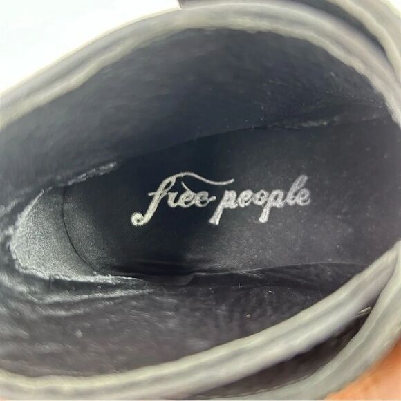 Free People Washed Black Leather Pointed Ankle Bootie Heel Women Size 7.5 EUR 38 - Picture 10 of 10
